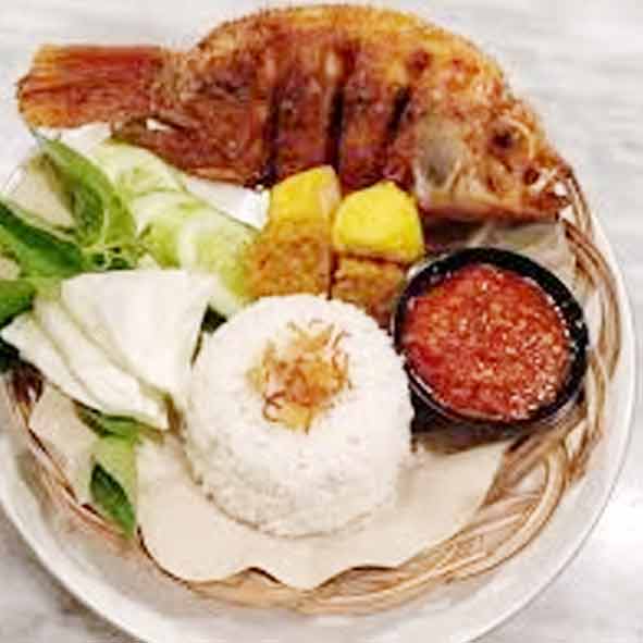 Nasi-Ikan-Nila-Goreng
