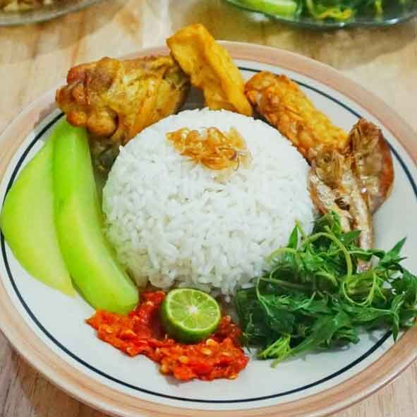 Nasi-Tempong-Komplit